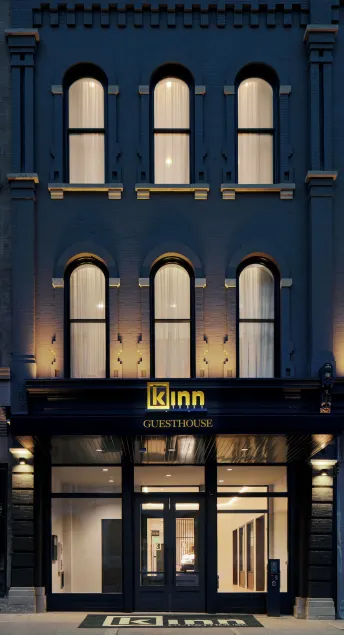 Kinn Guesthouse Downtown - Image 1