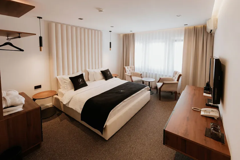 Plaza Boutique Hotel - Image 1