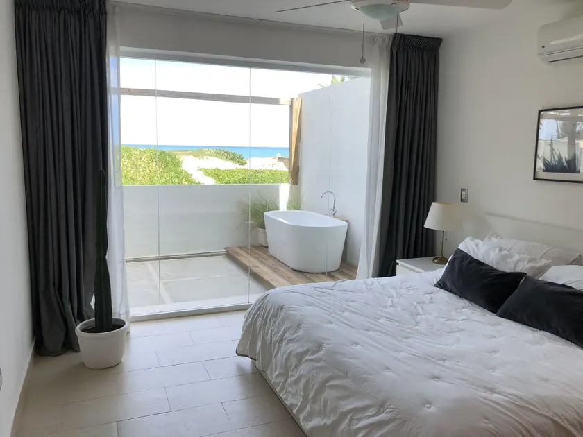 Oceanfront New Condo on the Beach - Image 1
