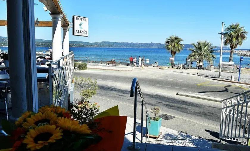 Alizés Hôtel - Image 1