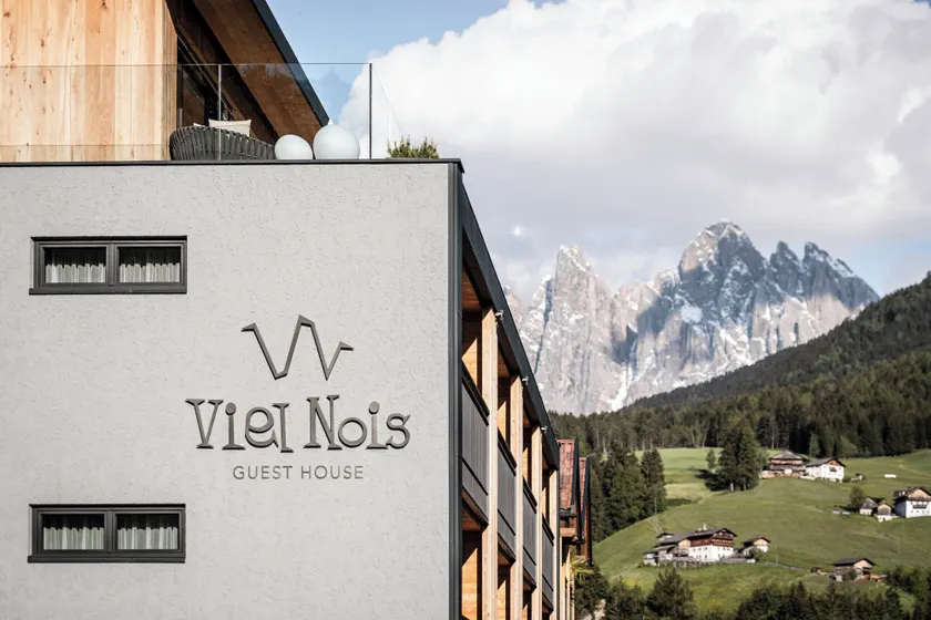 Viel Nois Guest House - Image 1