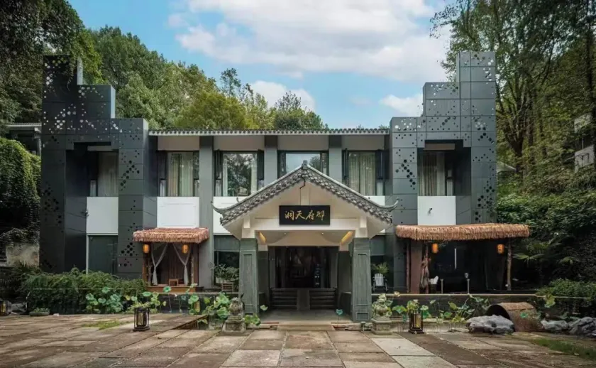 Dongtian Fudi Private Hot Spring Resort - Image 1
