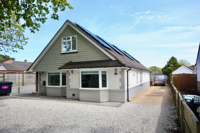 Four Corners Holiday Home Hot Tub & Sauna - Image 1