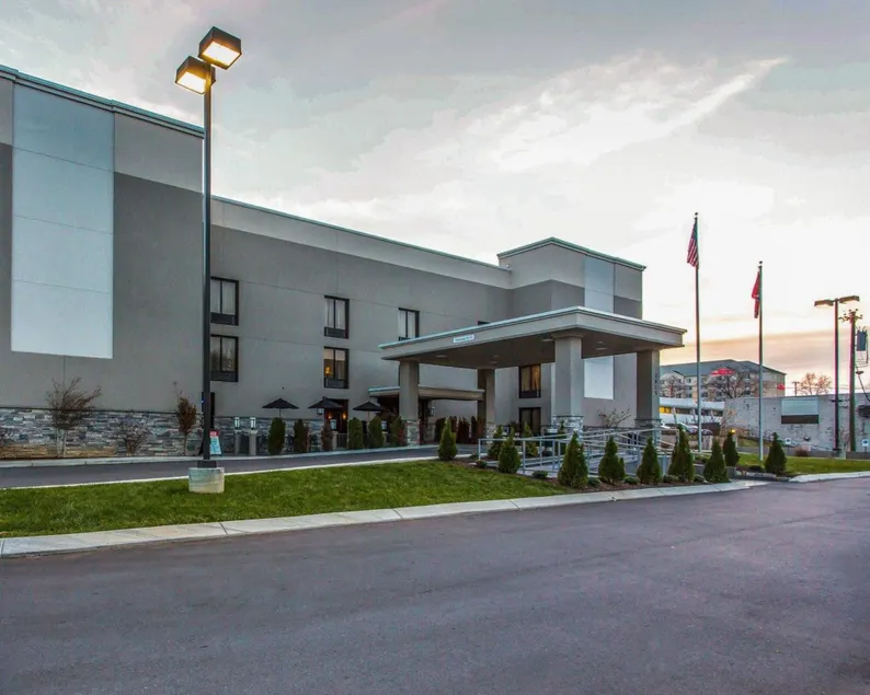 Quality Suites Nashville Airport - Image 1