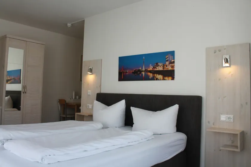 City Lounge Hotel - Image 1