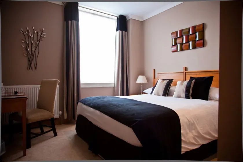 The City Hotel - Image 1