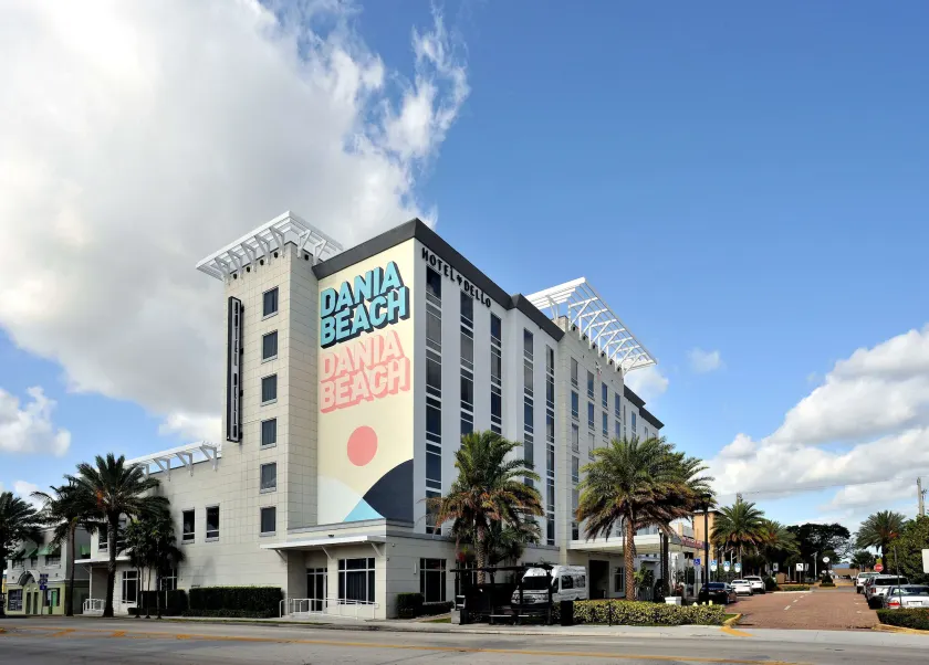 Hotel Dello Ft Lauderdale Airport, Tapestry Collection by Hilton - Image 1