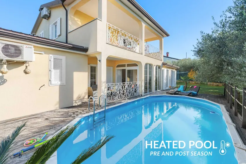 Holiday House with Pool Villa Seabird - Image 1