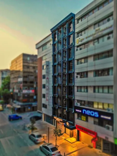 THE ROYALS HOTEL - Image 1