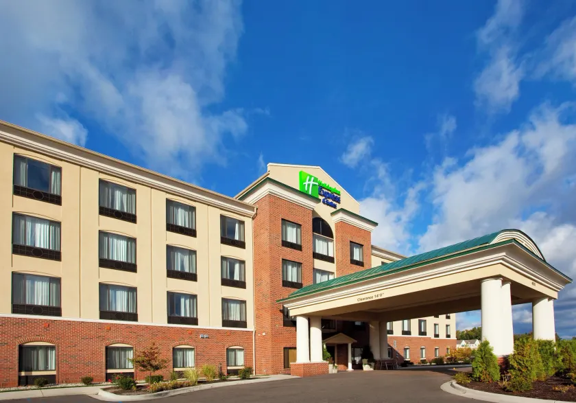 Holiday Inn Express Hotel & Suites Detroit-Utica by IHG - Image 1