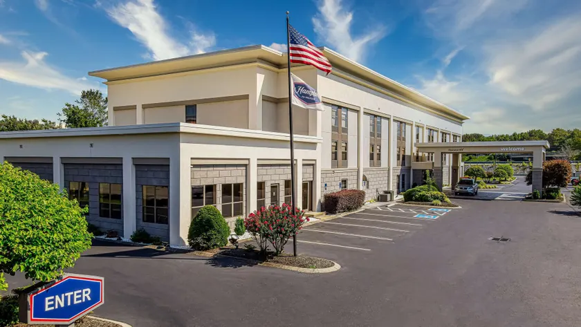 Hampton Inn Dickson - Image 1