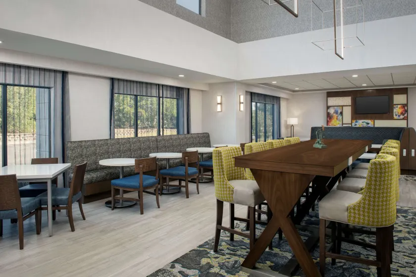 Hampton Inn Duncan - Image 1
