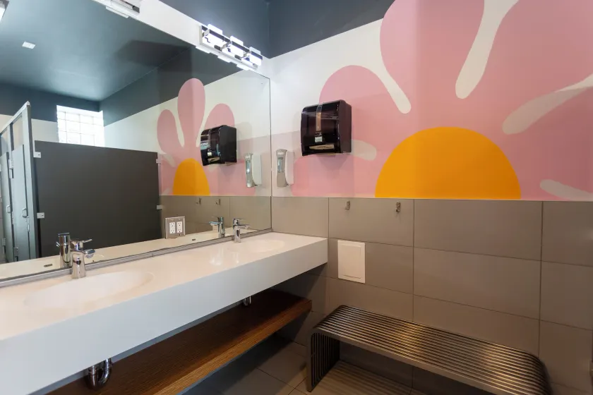 Chicago Parthenon Hostel - Image 1
