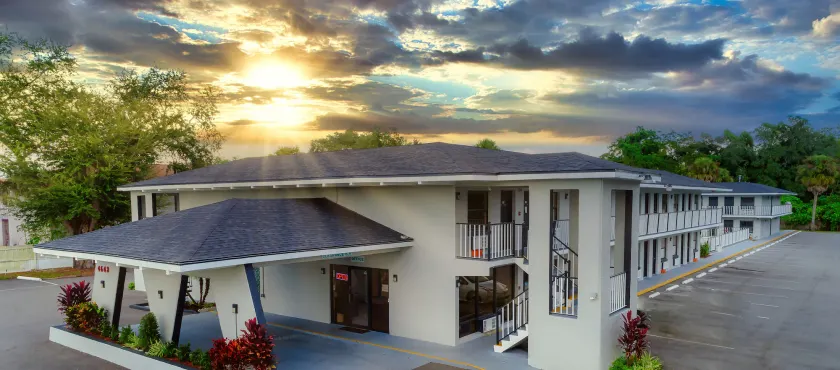 Sunshine Inn - Image 1