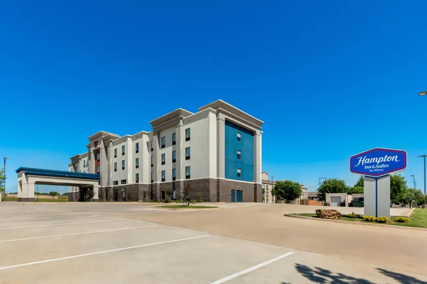Hampton Inn & Suites Pauls Valley - Image 1