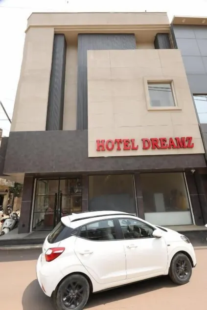 Hotel Dreamz - Image 1