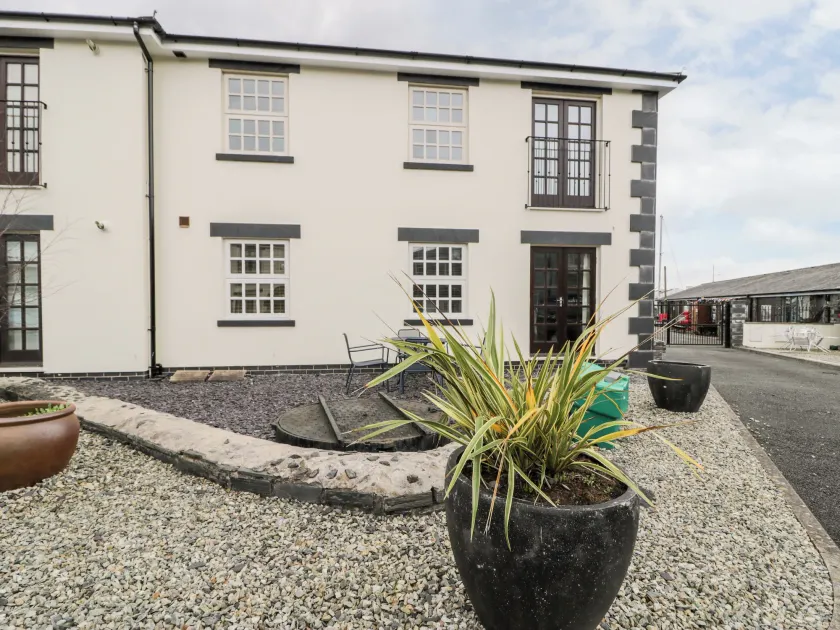Whistle Stop Apartment - Image 1