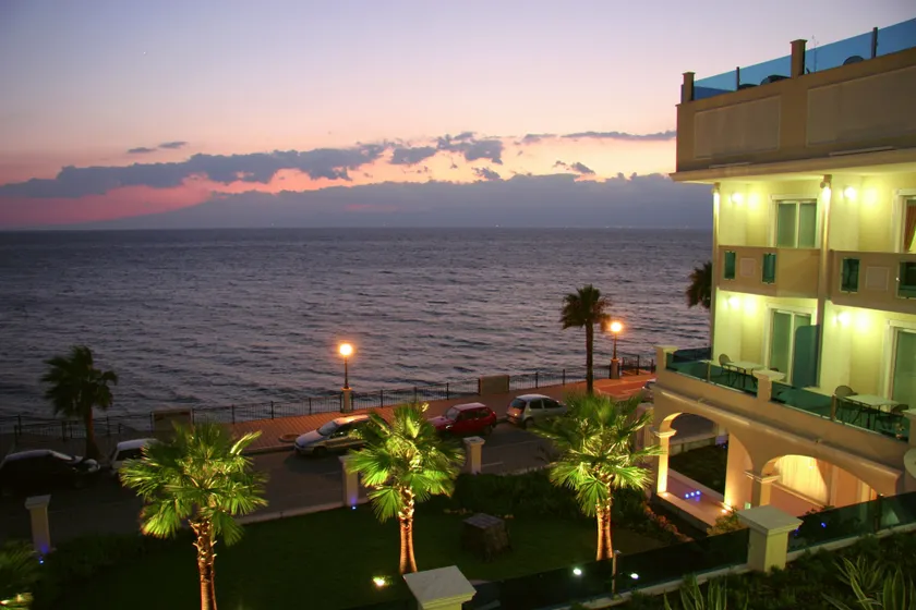 Gardenia Hotel - Image 1