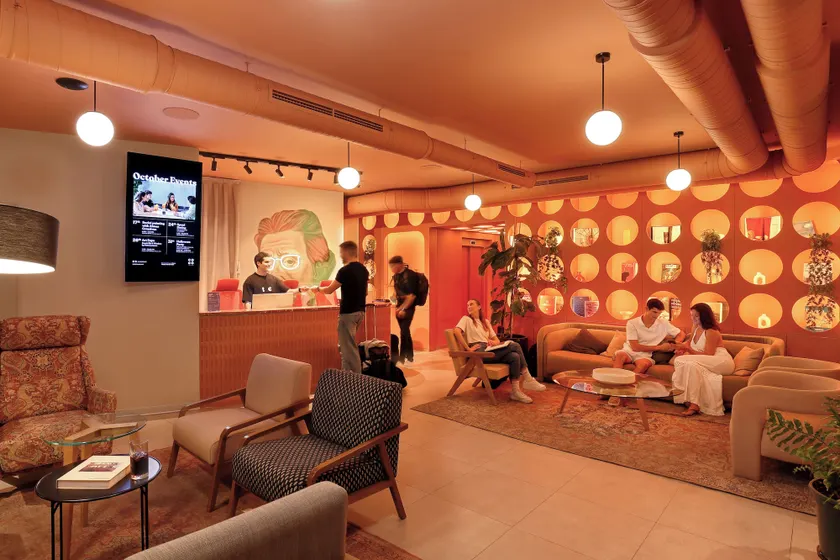 Coeo Hernan Ruiz Rooftop Pool Hostel - Image 1