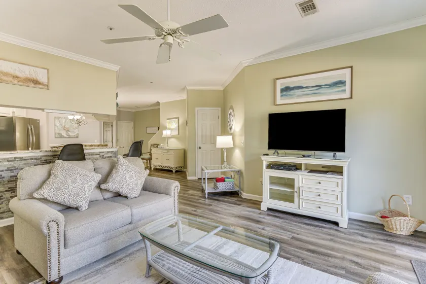 Hilton Head Island Condo w/ Deck < 1 Mi to Beaches - Image 1