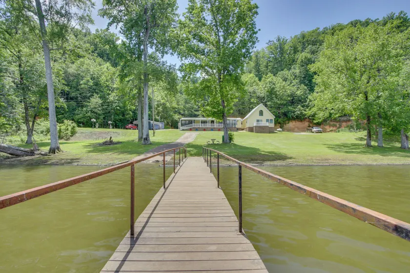Steps to Pickwick Lake! Home w/ Sunrooms & Views - Image 1
