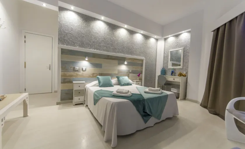 Hotel Sun Holidays - Image 1