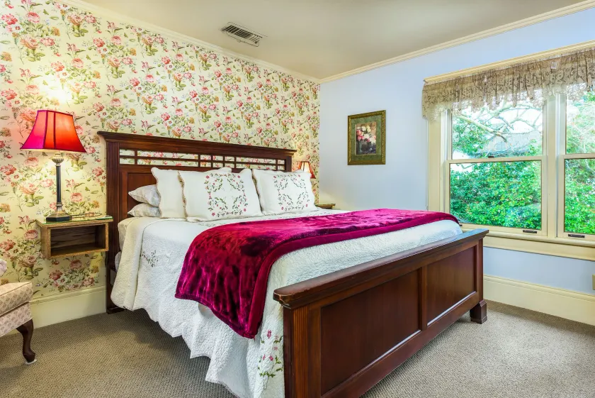 Abigail's Bed and Breakfast Inn - Image 1