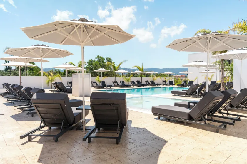 Oros Paradise Hotel - Image 1
