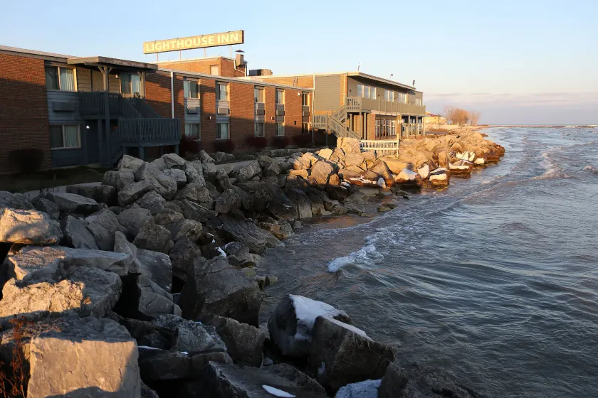 Lighthouse Inn - Two Rivers - Image 1