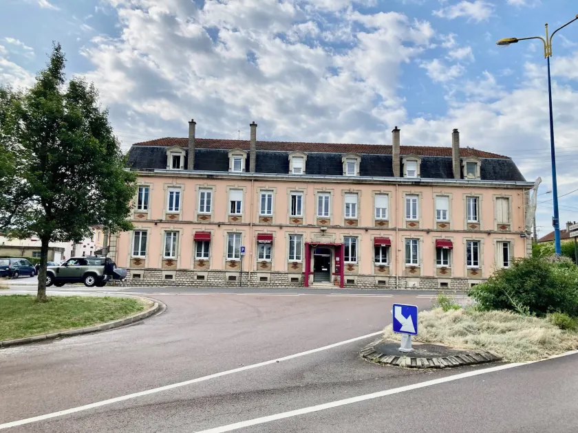 Hôtel De Champagne - Image 1