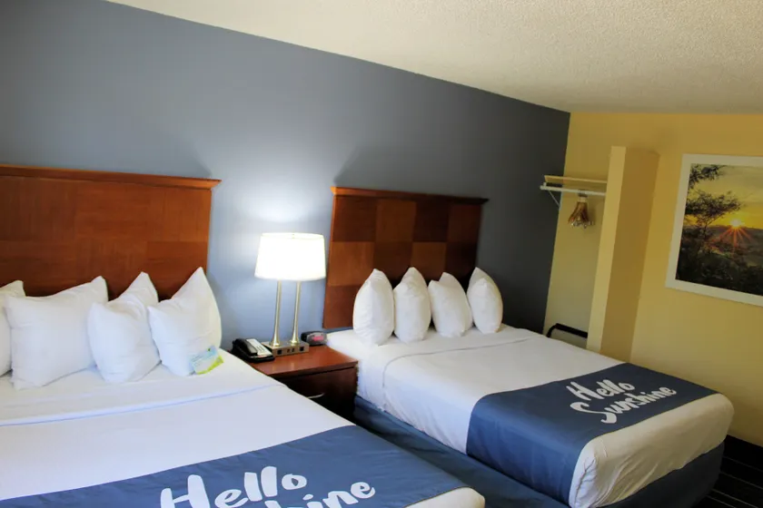 Days Inn & Suites by Wyndham Gunnison - Image 1