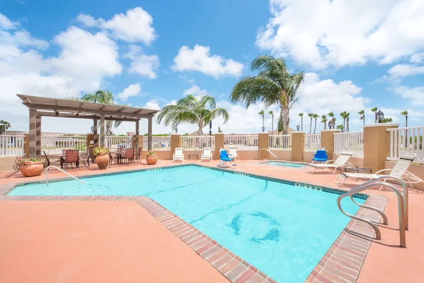 Microtel Inn & Suites by Wyndham Corpus Christi/Aransas Pass - Image 1