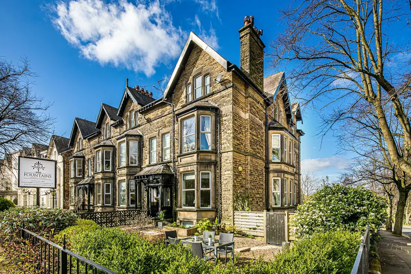 Fountains Guest House - Harrogate Stays with FREE PARKING - Image 1