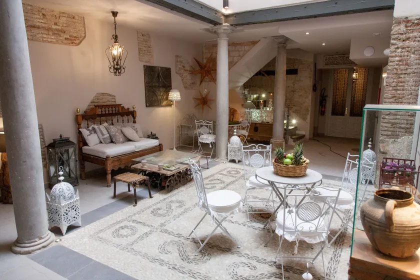 Apartamentos Luna Suites Palacio Almagra - Image 1