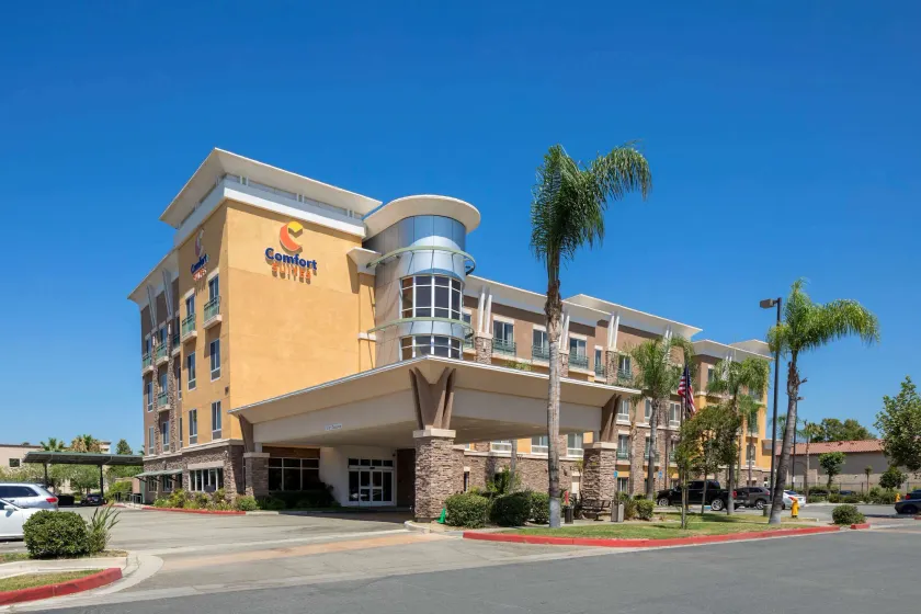 Comfort Suites Ontario Airport Convention Center - Image 1