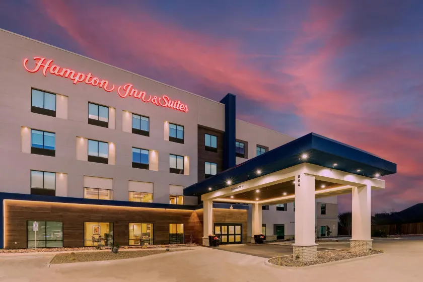 Hampton Inn & Suites Weatherford - Image 1