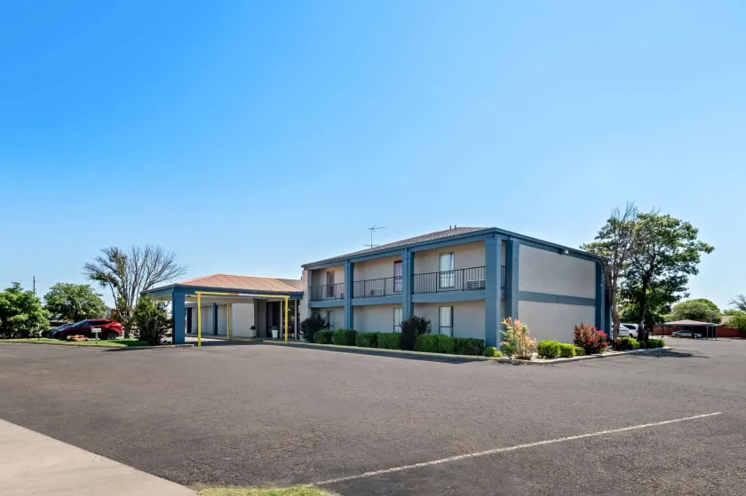 Quality Inn Plainview - Image 1