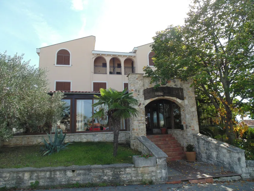 Fortuna Hotel & Restaurant - Image 1