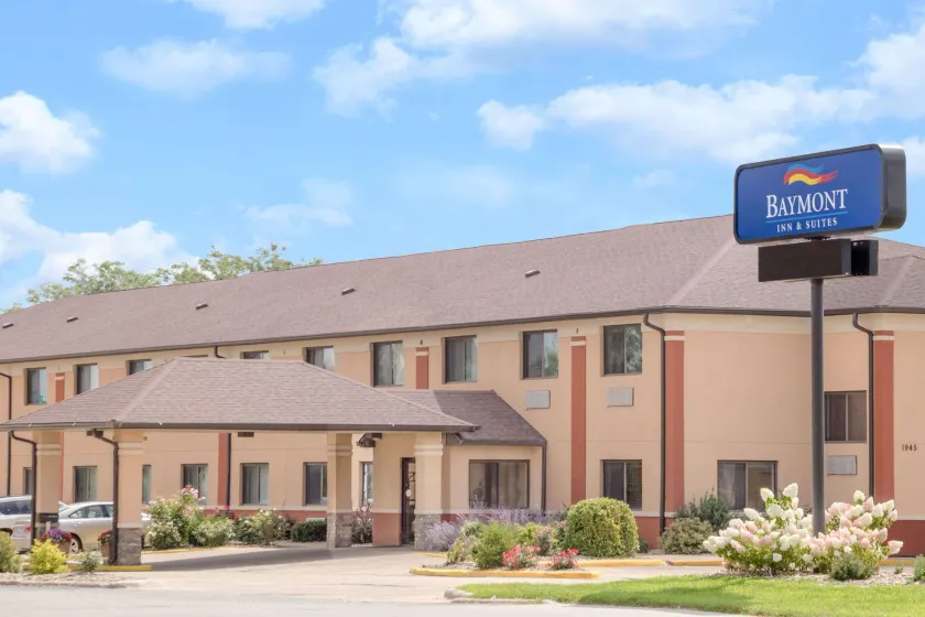 Baymont by Wyndham Waterloo - Image 1