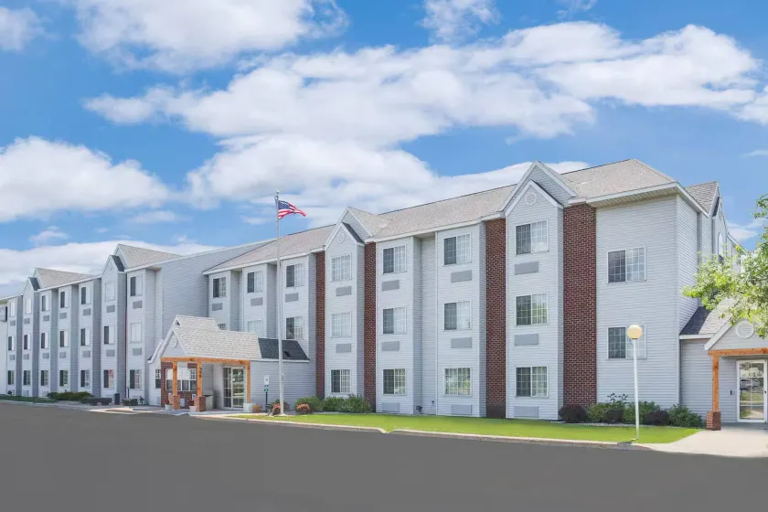 Sleep Inn & Suites Fond du Lac - Image 1