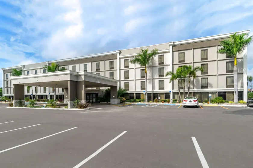 Comfort Inn & Suites St Pete - Clearwater International Airport - Image 1