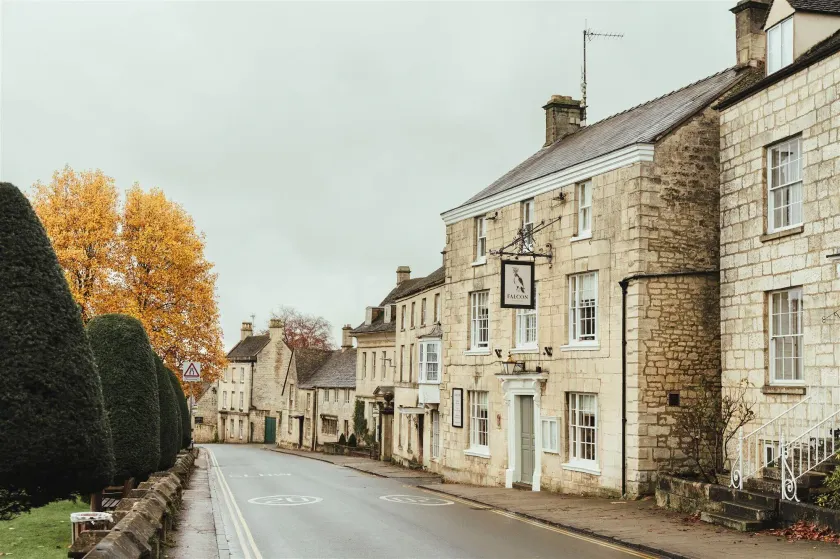 The Falcon Inn - Image 1