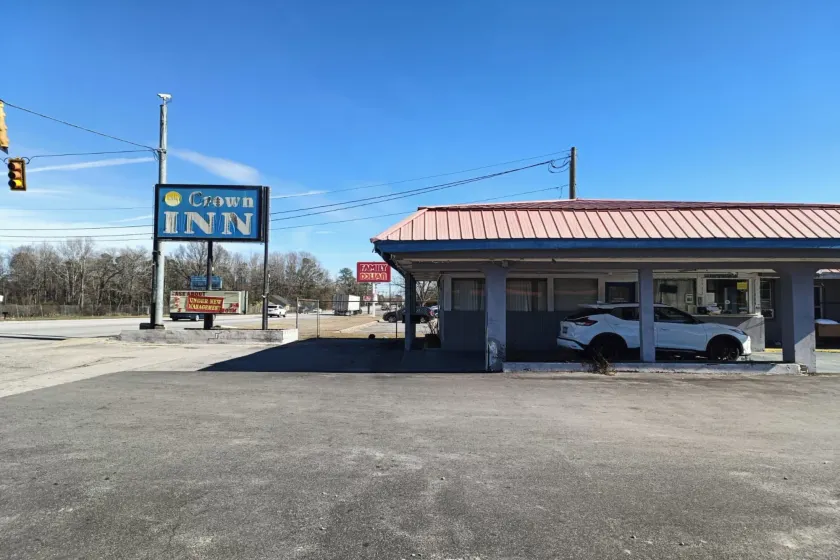 Crown Inn by OYO Orangeburg Hwy 301 - Image 1