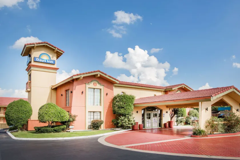 Days Inn by Wyndham Little Rock/Medical Center - Image 1