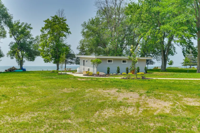 Cozy Beachfront Cottage on Lake Ontario! - Image 1