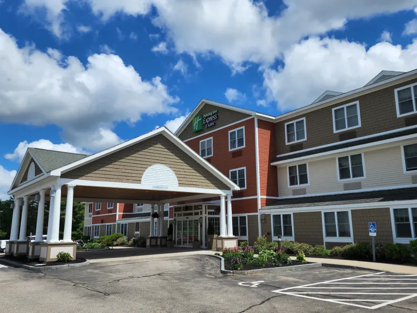 Holiday Inn Express & Suites Rochester by IHG - Image 1