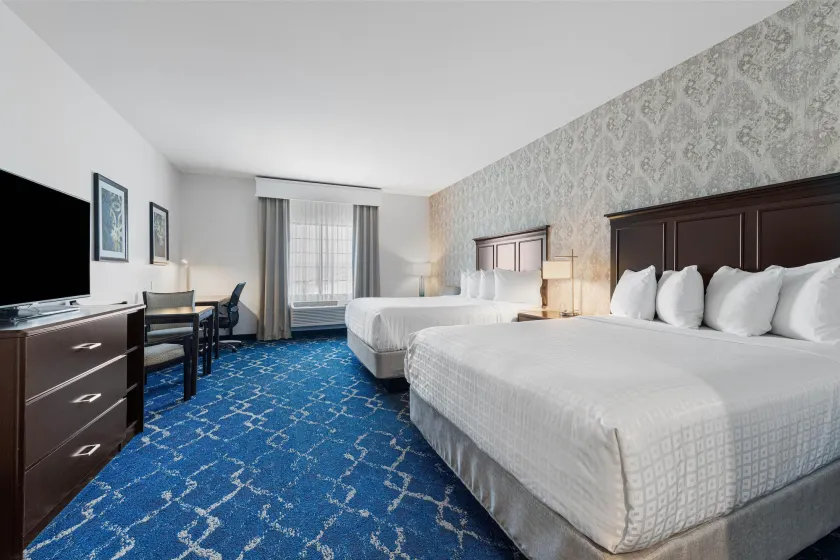 Best Western Plus New Richmond Inn & Suites - Image 1