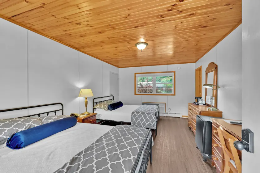 Blue Hill Lodge - Image 1