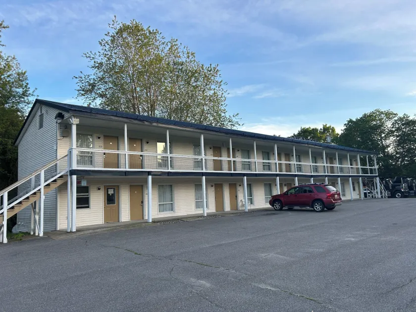 Moonlight Inn - Image 1