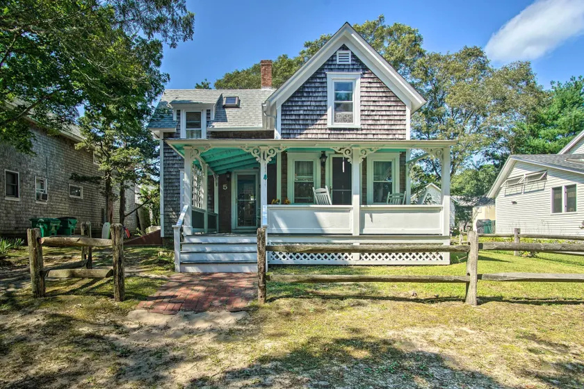 Charming MV Cottage: Walk to Dtwn Oak Bluffs! - Image 1